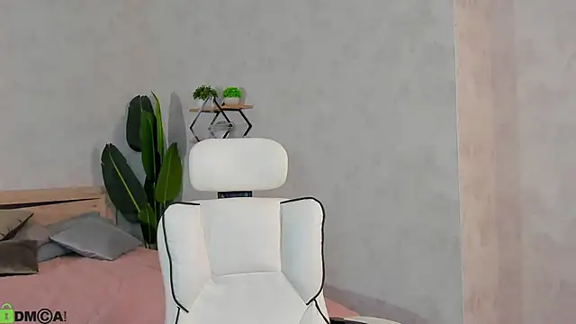 Snapshot of Ella_Burns chatting on November 2025 08:35:01 AM Ella Burns online show from November 2025 08:35:01 AM