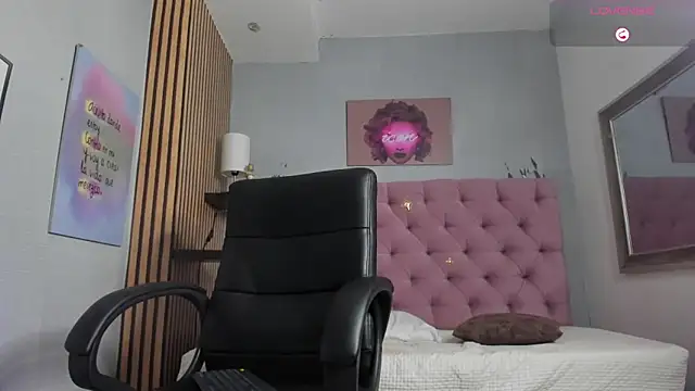 Snapshot of valentina__desire chatting on April 2026 12:28:01 PM valentina desire online show from April 2026 12:28:01 PM