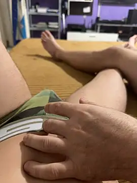 Snapshot of mihneaxxx chatting on February 2026 09:15:02 PM mihneaxxx online show from February 2026 09:15:02 PM