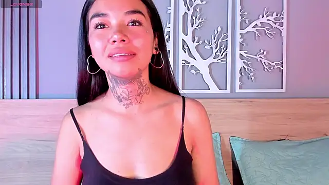 Snapshot of Celestte18 chatting on November 2025 02:42:02 AM Celestte18 online show from November 2025 02:42:02 AM