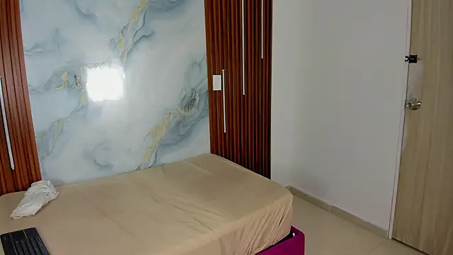 kendra lovv online show from February 2026 12:01:01 PM