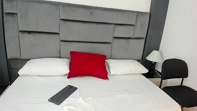 CatleyaSmith online show from December 2025 11:59:02 AM