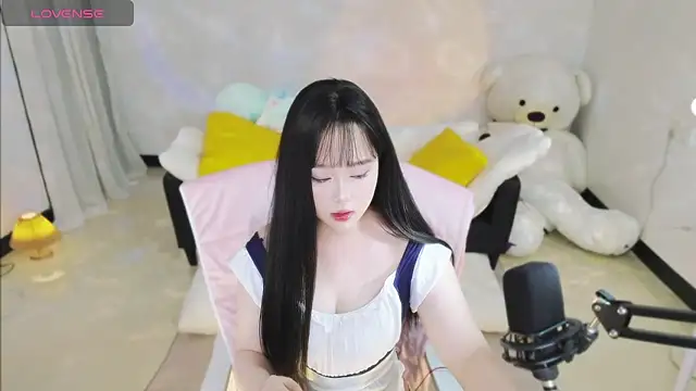 Snapshot of Nina37 chatting on January 2026 12:07:02 PM Nina37 online show from January 2026 12:07:02 PM