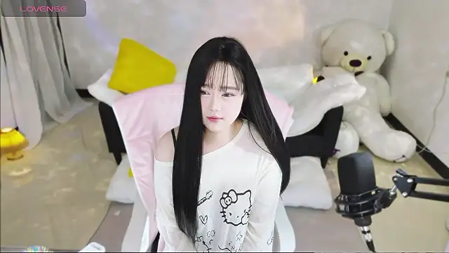 Snapshot of Nina37 chatting on January 2026 06:05:01 AM Nina37 online show from January 2026 06:05:01 AM