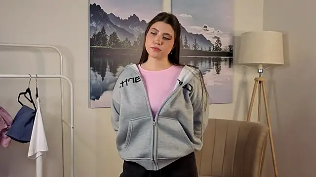 Snapshot of TeriRazey chatting on November 2025 09:43:01 AM TeriRazey online show from November 2025 09:43:01 AM