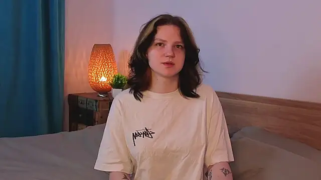 LatinaHuguenin online show from April 2026 09:12:02 PM