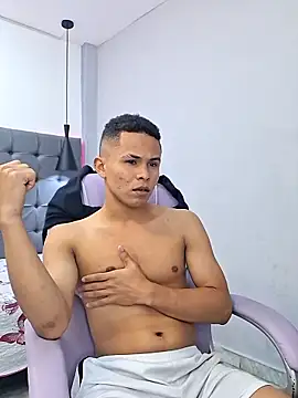 Liams18 online show from November 2025 01:04:02 AM