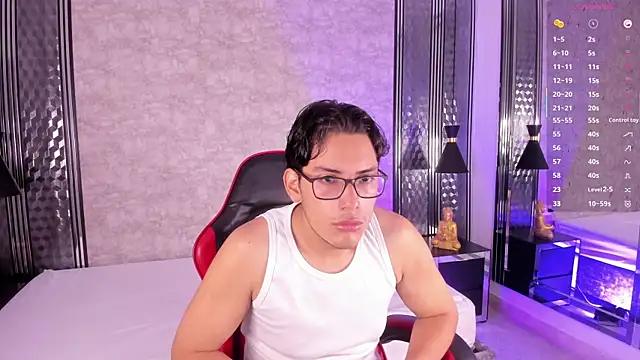 TheoHart  online show from November 2025 12:16:01 PM