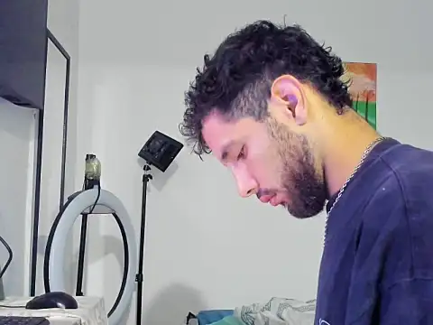 Snapshot of MoneySexMcm chatting on November 2025 02:33:01 AM MoneySexMcm online show from November 2025 02:33:01 AM