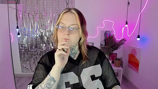 Snapshot of Arya_Addams chatting on November 2025 02:06:02 PM Arya Addams online show from November 2025 02:06:02 PM