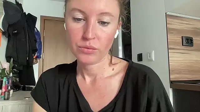 Ameli8 online show from November 2025 11:36:02 AM