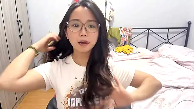 Hmm 0303 online show from April 2026 04:27:02 PM