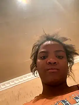 Snapshot of FineappleBitch chatting on November 2025 07:47:01 PM FineappleBitch online show from November 2025 07:47:01 PM