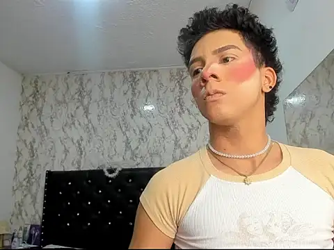 Lovers Spicy online show from November 2025 07:02:02 PM