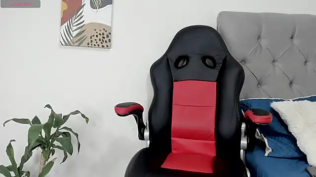 Nyra lux16 online show from February 2026 07:54:02 PM