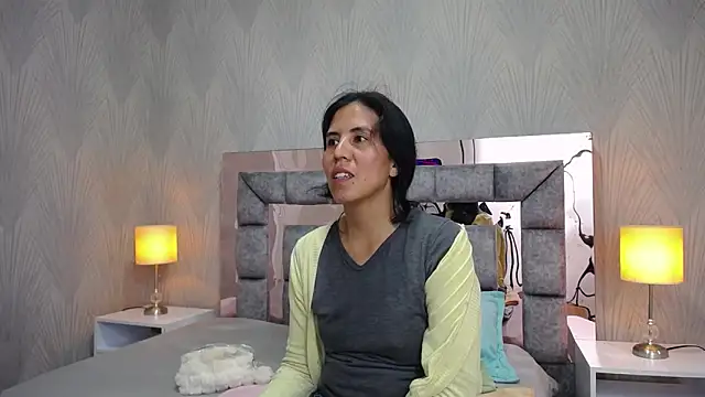 GiselaZivic online show from May 2026 06:49:02 PM