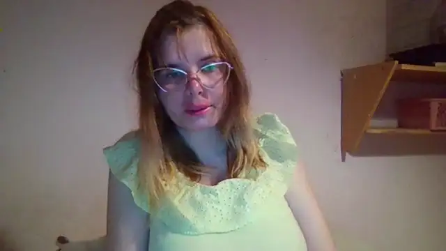 Snapshot of HornyElena chatting on November 2025 07:13:01 PM HornyElena online show from November 2025 07:13:01 PM