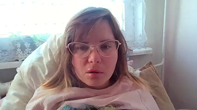 Snapshot of HornyElena chatting on November 2025 10:50:02 AM HornyElena online show from November 2025 10:50:02 AM