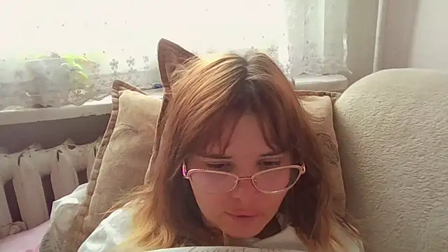 Snapshot of HornyElena chatting on November 2025 11:46:01 AM HornyElena online show from November 2025 11:46:01 AM