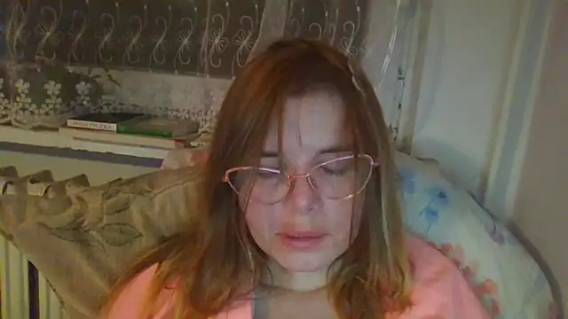 Snapshot of HornyElena chatting on December 2025 08:49:02 PM HornyElena online show from December 2025 08:49:02 PM