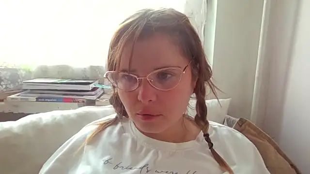 Snapshot of HornyElena chatting on December 2025 11:48:02 AM HornyElena online show from December 2025 11:48:02 AM