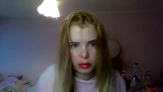 Snapshot of HornyElena chatting on December 2025 02:35:02 PM HornyElena online show from December 2025 02:35:02 PM