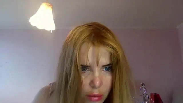 Snapshot of HornyElena chatting on December 2025 01:41:02 PM HornyElena online show from December 2025 01:41:02 PM