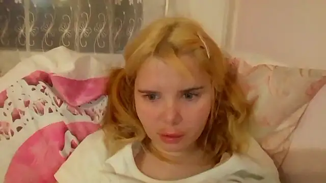 Snapshot of HornyElena chatting on January 2026 03:39:01 PM HornyElena online show from January 2026 03:39:01 PM