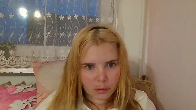 Snapshot of HornyElena chatting on January 2026 03:28:01 PM HornyElena online show from January 2026 03:28:01 PM