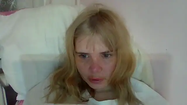 Snapshot of HornyElena chatting on January 2026 07:11:01 PM HornyElena online show from January 2026 07:11:01 PM