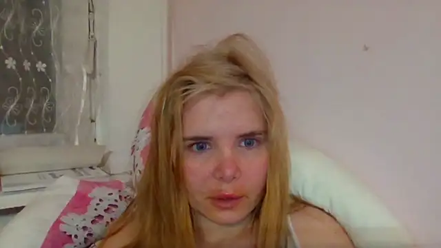 Snapshot of HornyElena chatting on February 2026 05:50:01 PM HornyElena online show from February 2026 05:50:01 PM