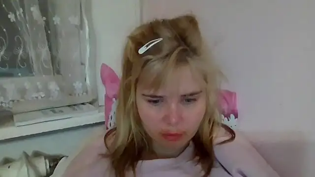 Snapshot of HornyElena chatting on February 2026 05:49:02 PM HornyElena online show from February 2026 05:49:02 PM