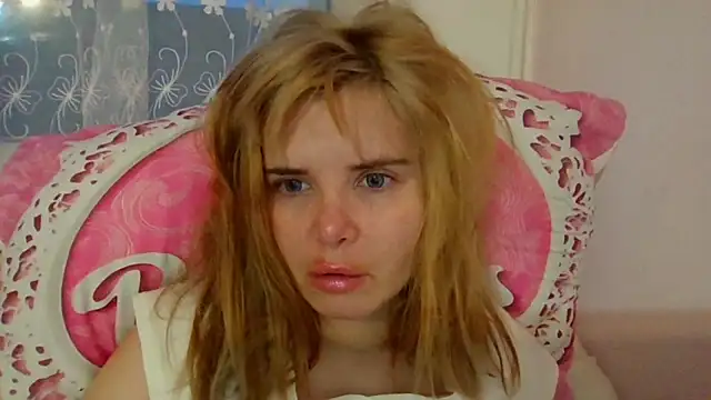 Snapshot of HornyElena chatting on February 2026 04:11:02 PM HornyElena online show from February 2026 04:11:02 PM