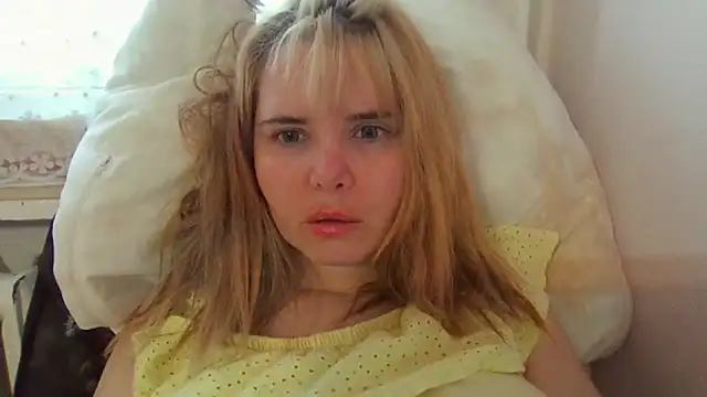 Snapshot of HornyElena chatting on February 2026 03:31:01 PM HornyElena online show from February 2026 03:31:01 PM