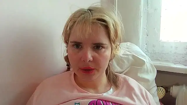 Snapshot of HornyElena chatting on February 2026 03:34:02 PM HornyElena online show from February 2026 03:34:02 PM