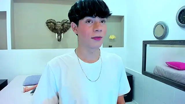 Isaac Kurtt online show from November 2025 08:31:01 PM