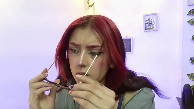 vaiolet johansson online show from November 2025 01:55:02 PM