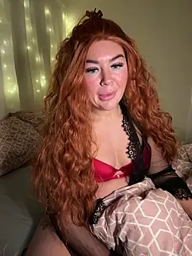 Snapshot of LillieMaee chatting on December 2025 11:22:01 PM LillieMaee online show from December 2025 11:22:01 PM