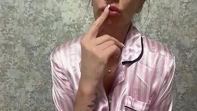 Angelinaa19 online show from April 2026 03:28:01 PM