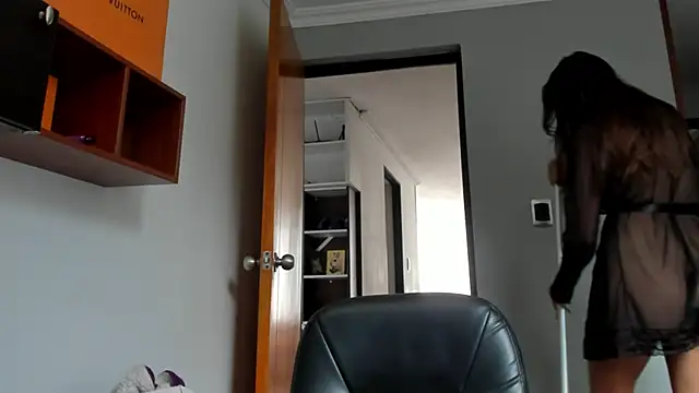 Snapshot of LilyGarcia chatting on June 2026 05:13:02 PM LilyGarcia online show from June 2026 05:13:02 PM