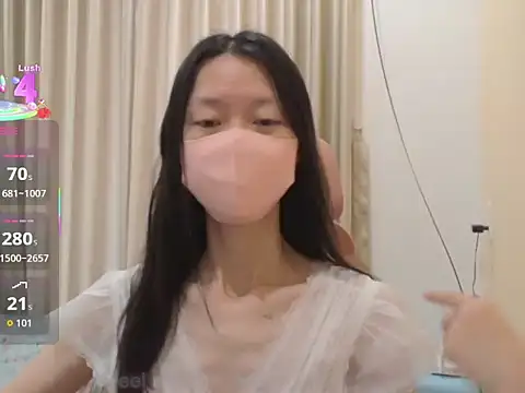 Snapshot of Lil-Cherries chatting on November 2025 03:45:02 AM Lil-Cherries online show from November 2025 03:45:02 AM