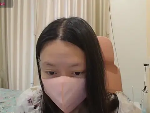 Snapshot of Lil-Cherries chatting on December 2025 05:25:02 AM Lil-Cherries online show from December 2025 05:25:02 AM