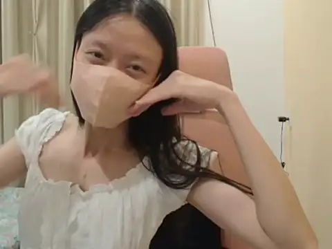 Snapshot of Lil-Cherries chatting on February 2026 02:44:01 PM Lil-Cherries online show from February 2026 02:44:01 PM