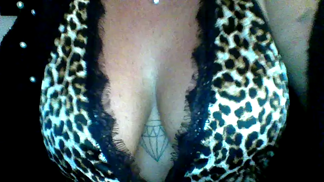 Snapshot of cleo094 chatting on December 2025 11:56:01 PM cleo094 online show from December 2025 11:56:01 PM