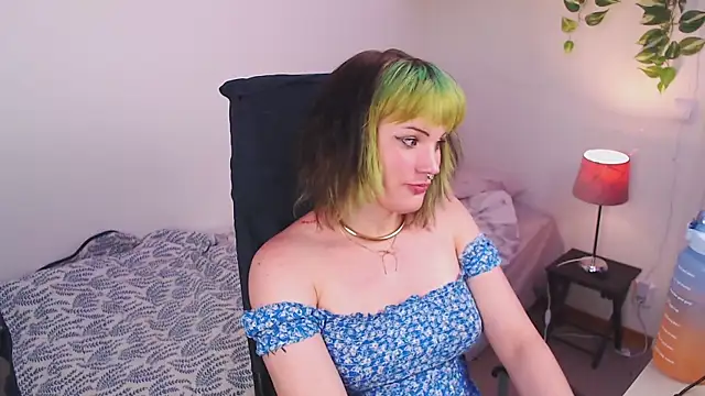Snapshot of slutty_violet chatting on June 2026 02:44:02 PM slutty violet online show from June 2026 02:44:02 PM