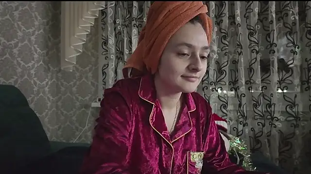 Snapshot of SweetLiaison chatting on December 2025 04:57:01 PM SweetLiaison online show from December 2025 04:57:01 PM