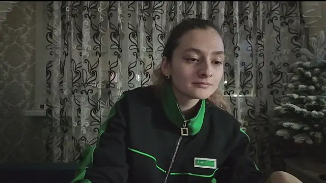 Snapshot of SweetLiaison chatting on December 2025 06:37:02 PM SweetLiaison online show from December 2025 06:37:02 PM