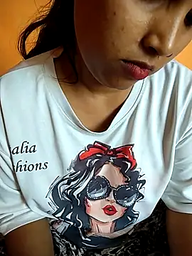 Sexy Divya   online show from April 2026 04:35:01 AM