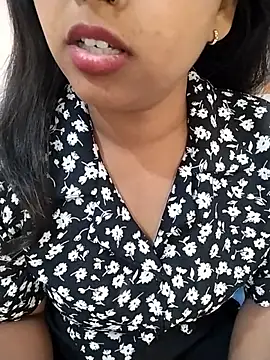 Sexy Divya   online show from May 2026 06:18:01 AM