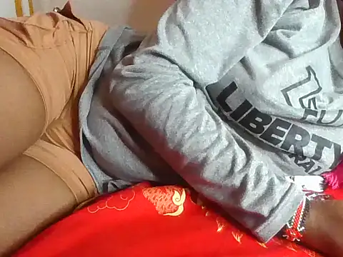 Christmasebony online show from November 2025 08:25:01 AM